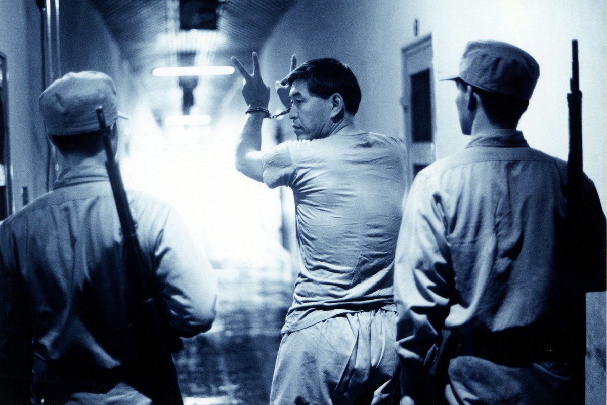 一堆叛國賊涉嫌犯罪都不能動的嗎？動你就是獨裁，那台灣還有沒有法治？

你們國民黨當年搞獨裁是半夜警總就直接去人家家裡拉人，從此家人再也看不到。你不要以為這種日子很久遠，就拿 1991 年的獨台會事件而言：