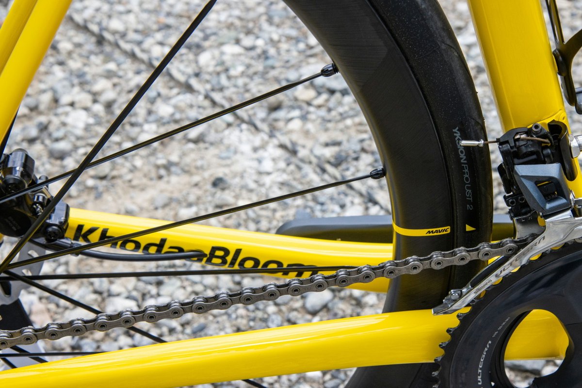 【意外と知られていない話】
MAVICニュートラルサービスで使用されているバイク、KhodaaBloomのアルミモデルのSTRAUSSなんです…！

そして、乗った方がよく言われるのが、「本当にアルミ？乗りやすい！」と🙏

もし見かけたら、フォークとチェーンステーの裏側を除いてみてくださいね😉