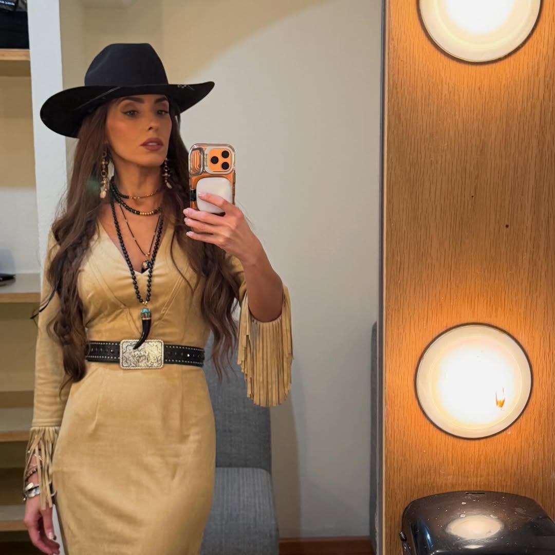 Esa Estrella todo que ver 🤩

Amando el look de la patrona