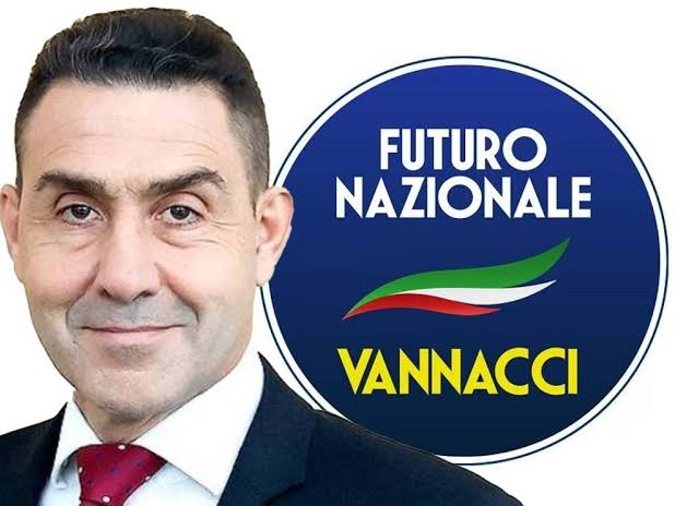 ChroniclesKiev's tweet photo. Non avevo mai visto dei "patrioti" voler gettare un tappeto rosso (sangue, ndr) per lasciare la strada spianata ad un'orda violenta, a un brutale invasore, nel proprio territorio europeo.
A casa mia questo tipo di persone si chiamano populisti da 4 soldi o vigliacchi pusillanimi. https://t.co/UYe8sjdNkS