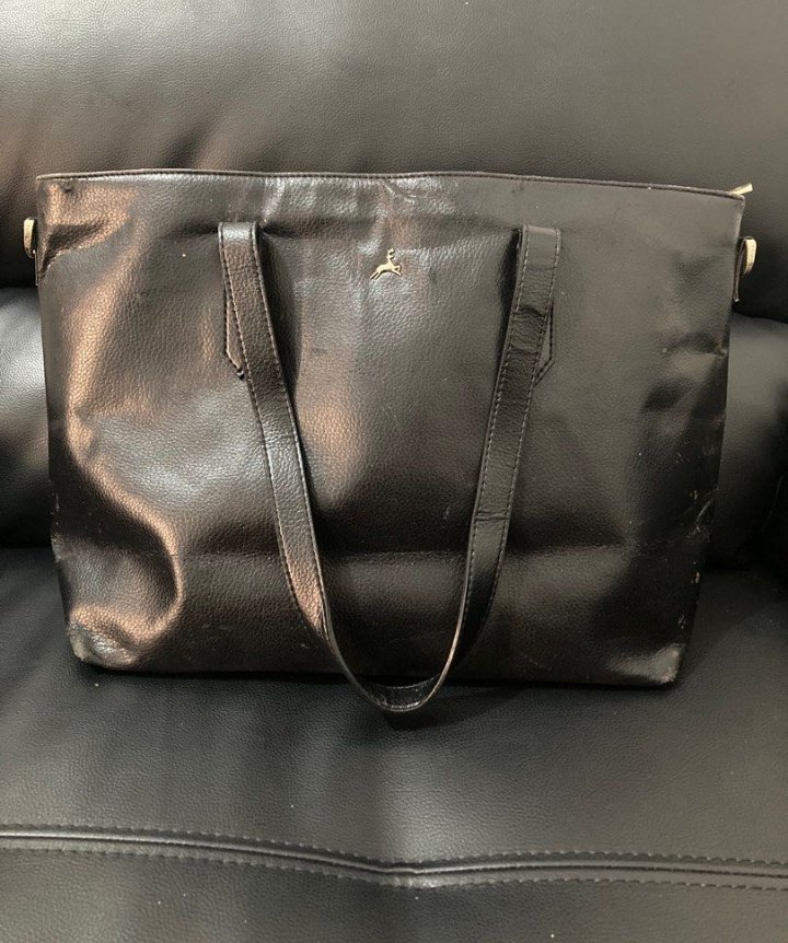 145pages's tweet photo. wts povilo totebag 50k
• tas brand povilo, beli nya 500rb an ini
• minus kelupas seperti di foto
• co by oren https://t.co/CUFG4f4xhG