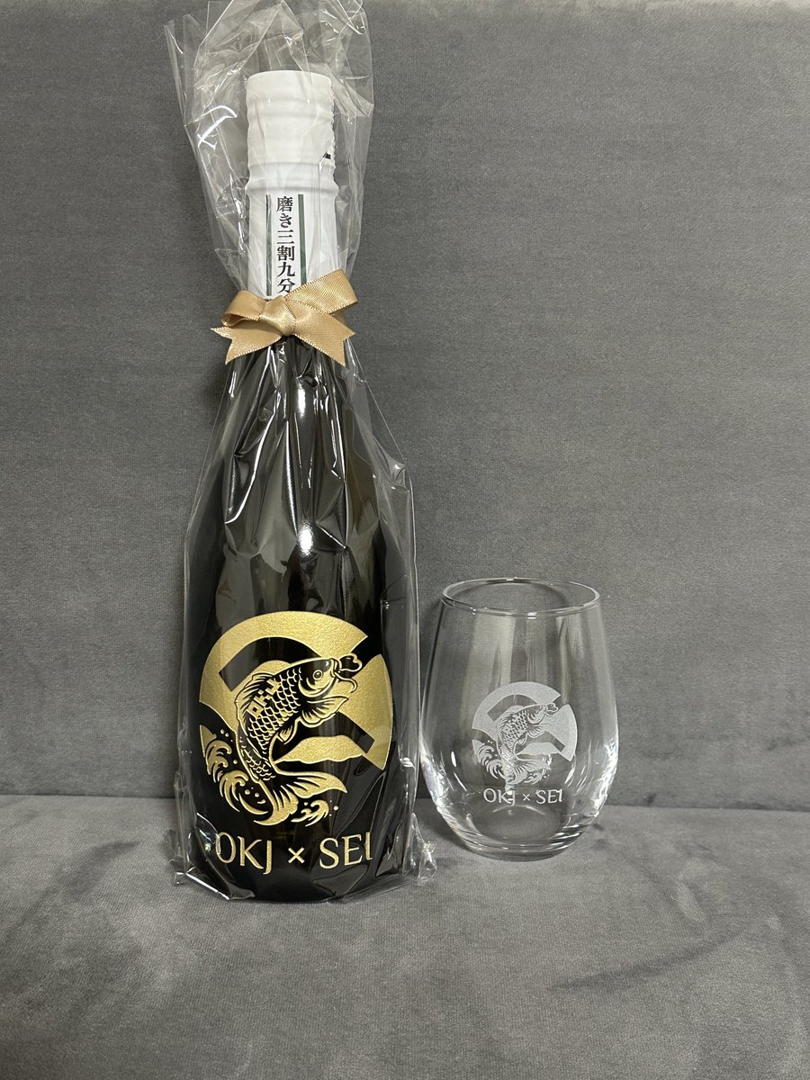 昨晩、OKJさんにいただいたセンスの良いお土産をいただきました🍶
こんな贅沢なお土産を、、、🙇‍♂️
獺祭は磨き三割九分が1番好きです。