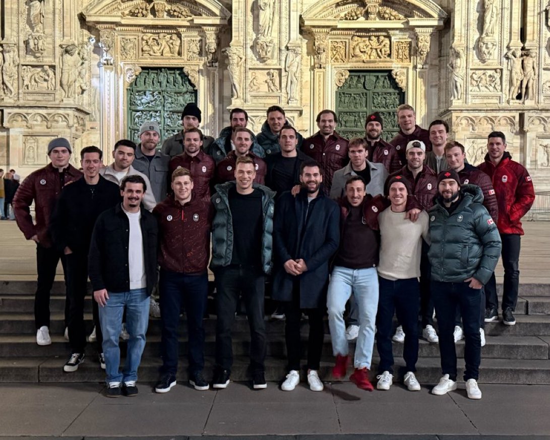 MadelnCanada's tweet image. Crosby looking like a teacher who took a school trip to Italy 😂🐐🇨🇦