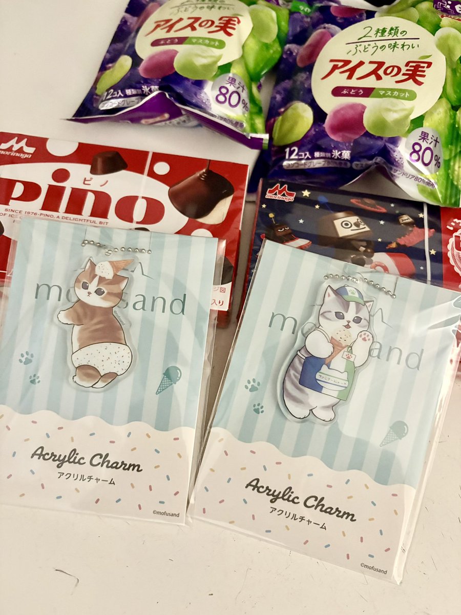 おー！ mofusandの猫ちゃんアクリムチャームを並べてる最中だったので