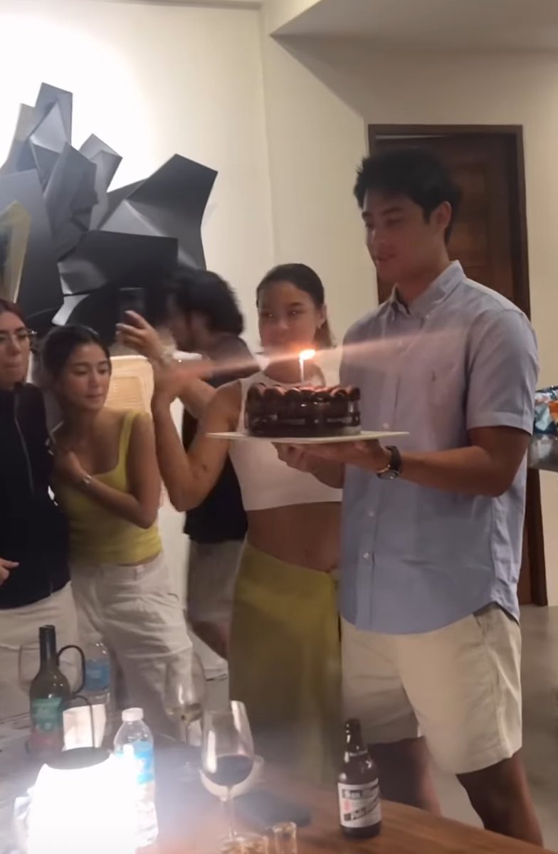 may pa change outfit pala ang jowa HAHAHAHA

eh kasiiii ngaaaa HAHAHA Casa Donato regular iiiih

ang mga gamit nasa malamok na kwarto HAHAHAHA 

DONNY PRIME ERA  

#DONNYAtTwentyEight 
#DonnyPangilinan
#DonBelle