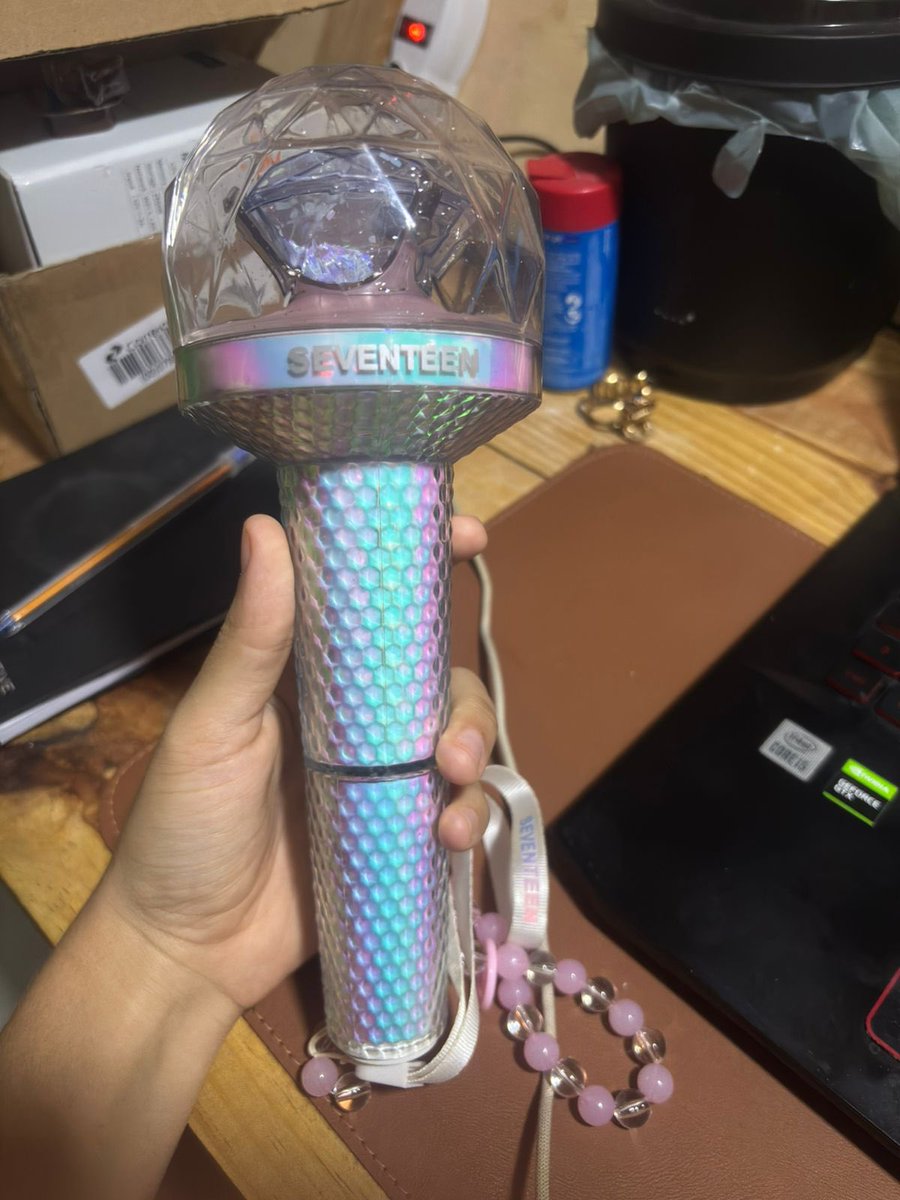 do_junhui's tweet photo. VENDO

LIGHTSTICK VERSÃO 2 
350,00 + frete 

Reservo com certeza de compra. 
Compra IMEDIATA faço por 300,00 + frete. 

Funcionando perfeitamente. 

Mando vídeos no privado. https://t.co/vvLxUm2erD