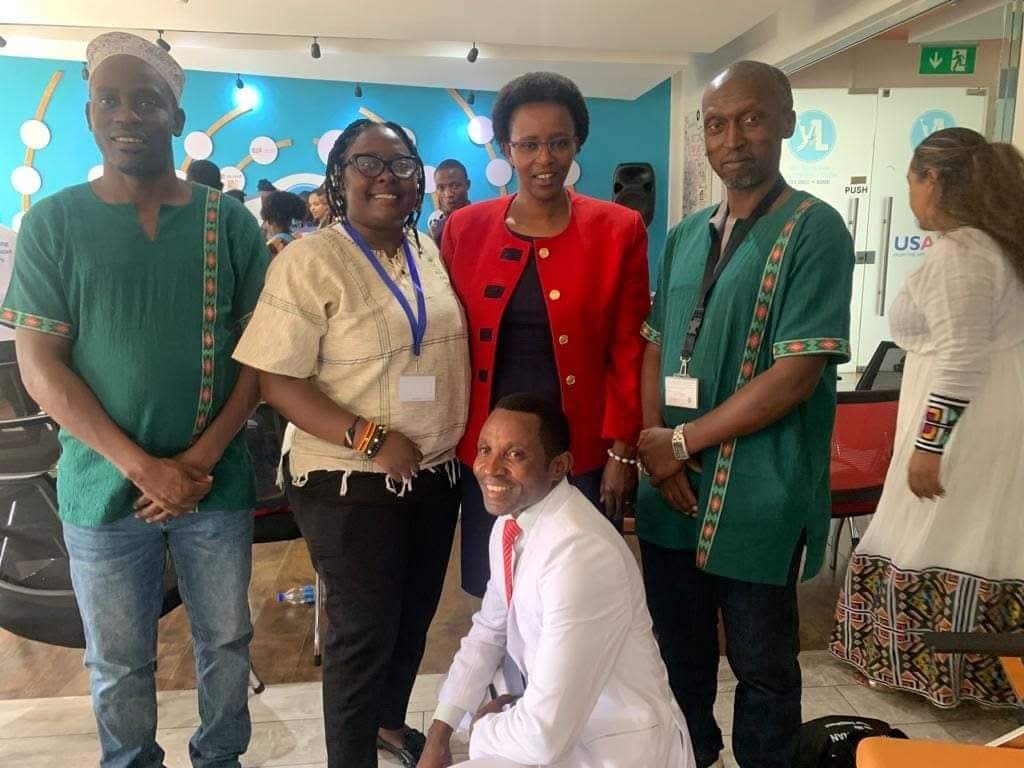 ferdinandus123's tweet photo. Best Teaching Skills @YALIRLCAlumniUg @yalidakar @YaliRDC @YALIRLCWAAccra
@radioexpressfm https://t.co/OW2AeGdEl2 https://t.co/N5QlSH8hD8