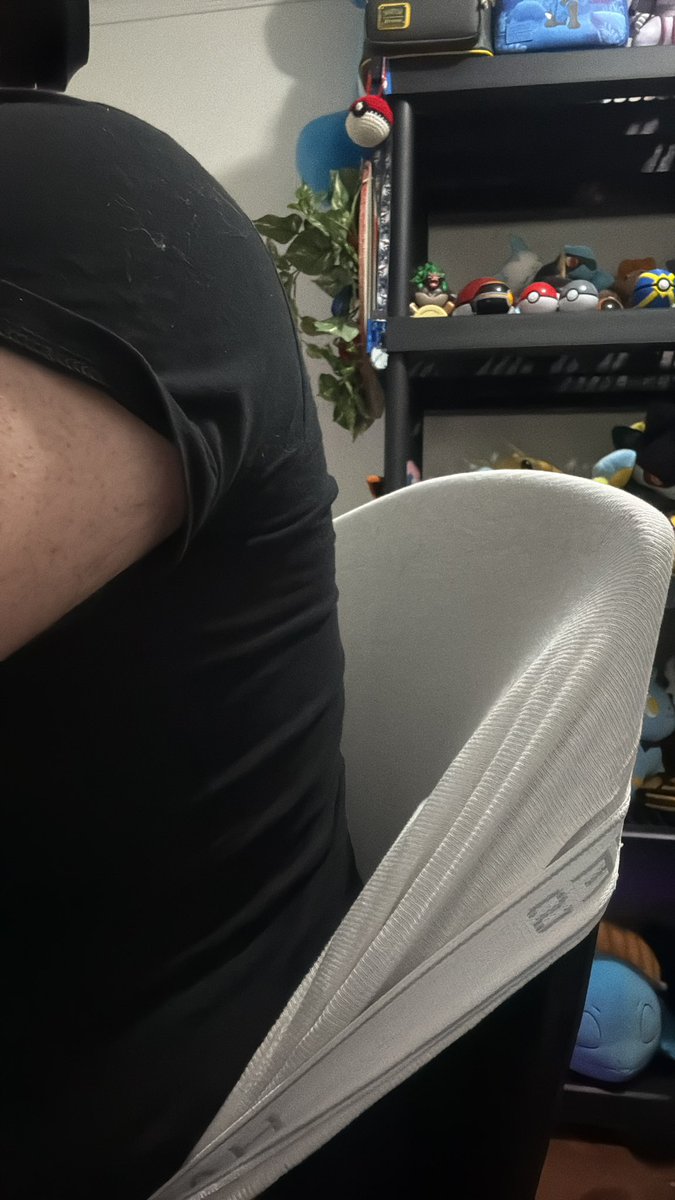 I love doing mundane stuff in games while I wedgie myself. Adds a bit of thrill. Bonus points if I’m in a discord call trying not to get caught. #chairwedgie #wedgie #wedgieboy