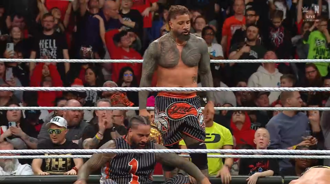 theusotwinzcom's tweet photo. #WarningShot #DayOneIsh #WWERaw https://t.co/Sdd8lrkcs4