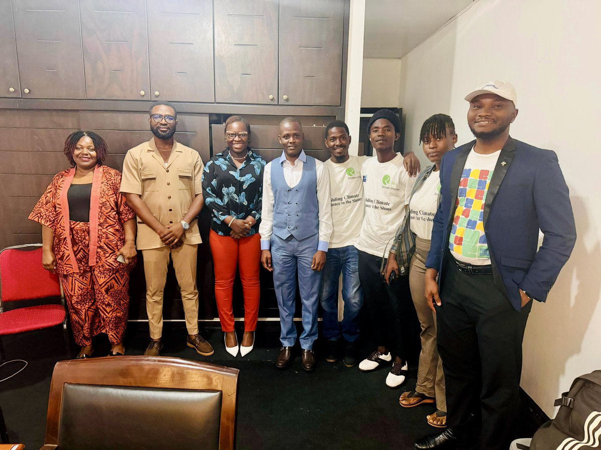 r360si's tweet photo. Earlier today, the @r360si team met with staff of the @ProtectionLeone at the agency’s head office in Freetown.
We are excited to be collaborating with the agency to help protect Sierra Leone’s environment for current and future generations’ benefits.
#r360si #epasl https://t.co/VCWCkjoZWg
