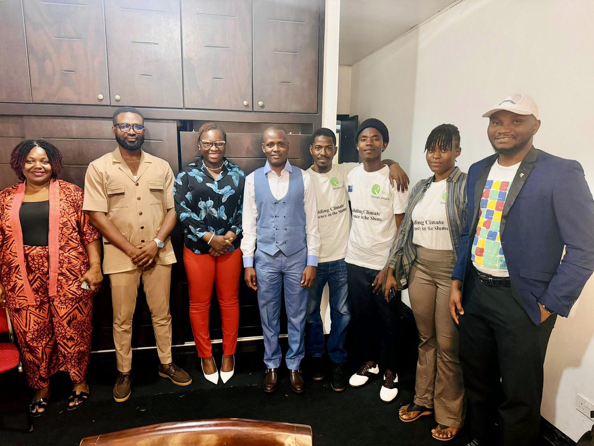 r360si's tweet photo. Earlier today, the @r360si team met with staff of the @ProtectionLeone at the agency’s head office in Freetown.
We are excited to be collaborating with the agency to help protect Sierra Leone’s environment for current and future generations’ benefits.
#r360si #epasl https://t.co/VCWCkjoZWg