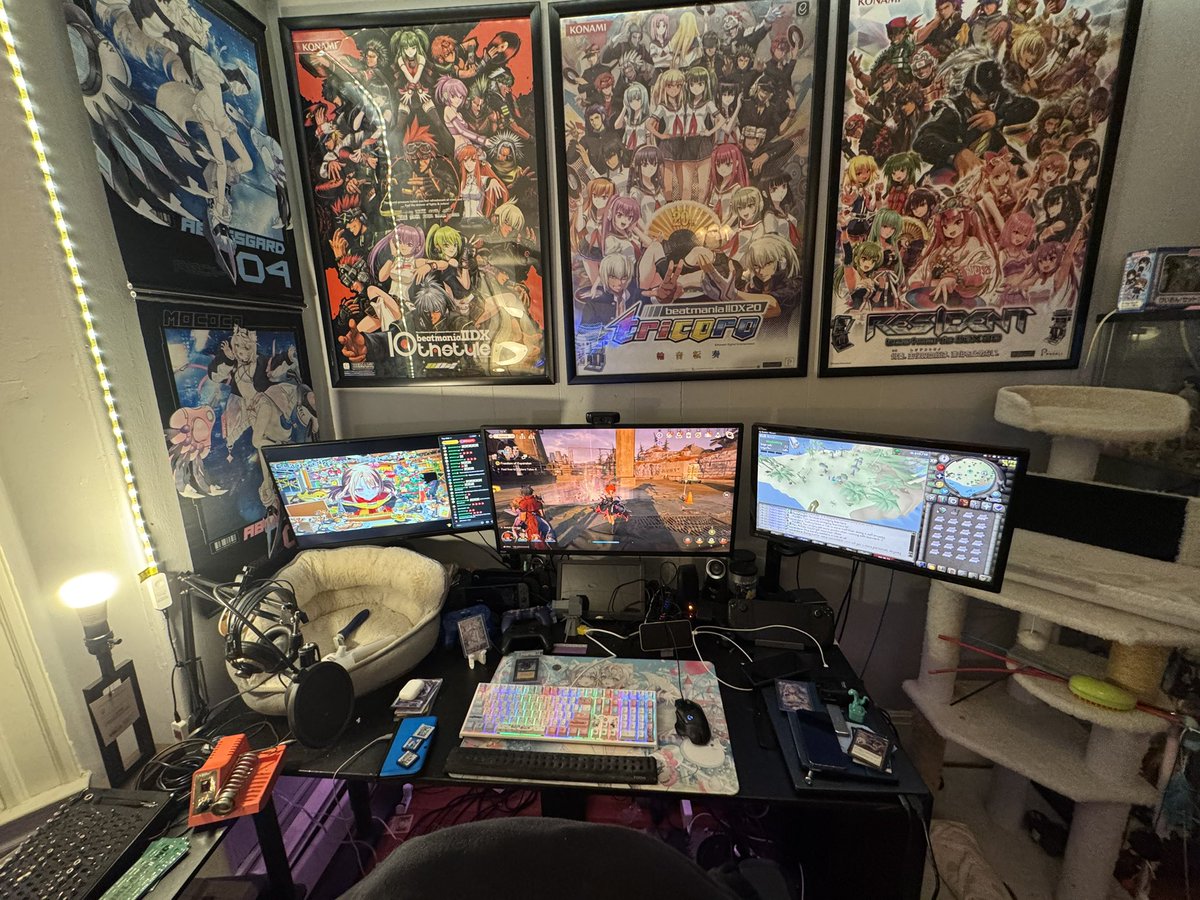 Fluzzarn's tweet photo. There’s never enough wall space to hang everything so the floor will have to do. It’s so hard to fit everything into just four pictures! #RuffianRoom https://t.co/skJI4zQuch