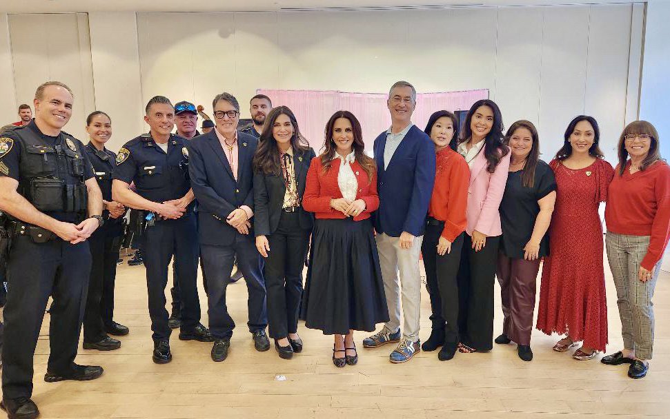CityofBevHills's tweet image. 💕Hearts were everywhere at today’s Beverly Hills Active Adult Club &amp;amp; Beverly Hills Police Officer’s Association Senior Valentine’s Dance.💃 🕺
 
#SeniorValentineDance #MakingMemories #LoveAndKindness
