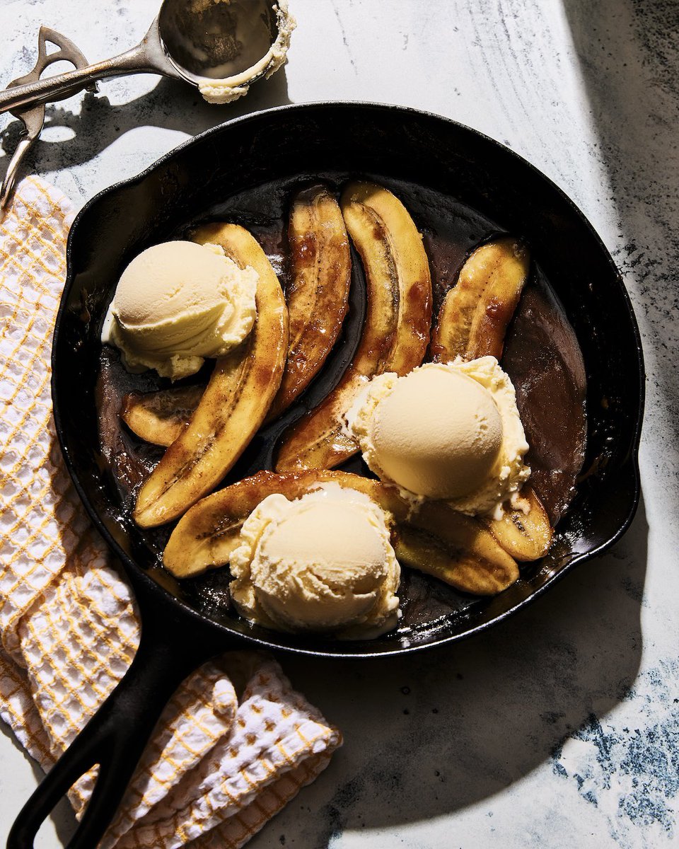 DollyParton's tweet image. Eat your heart out this Valentine’s Day! 💘 This meal was made with love by my sister Rachel and me. Try one of these dishes from our #GoodLookinCookin cookbook. dolly.lnk.to/GoodLookinCook…