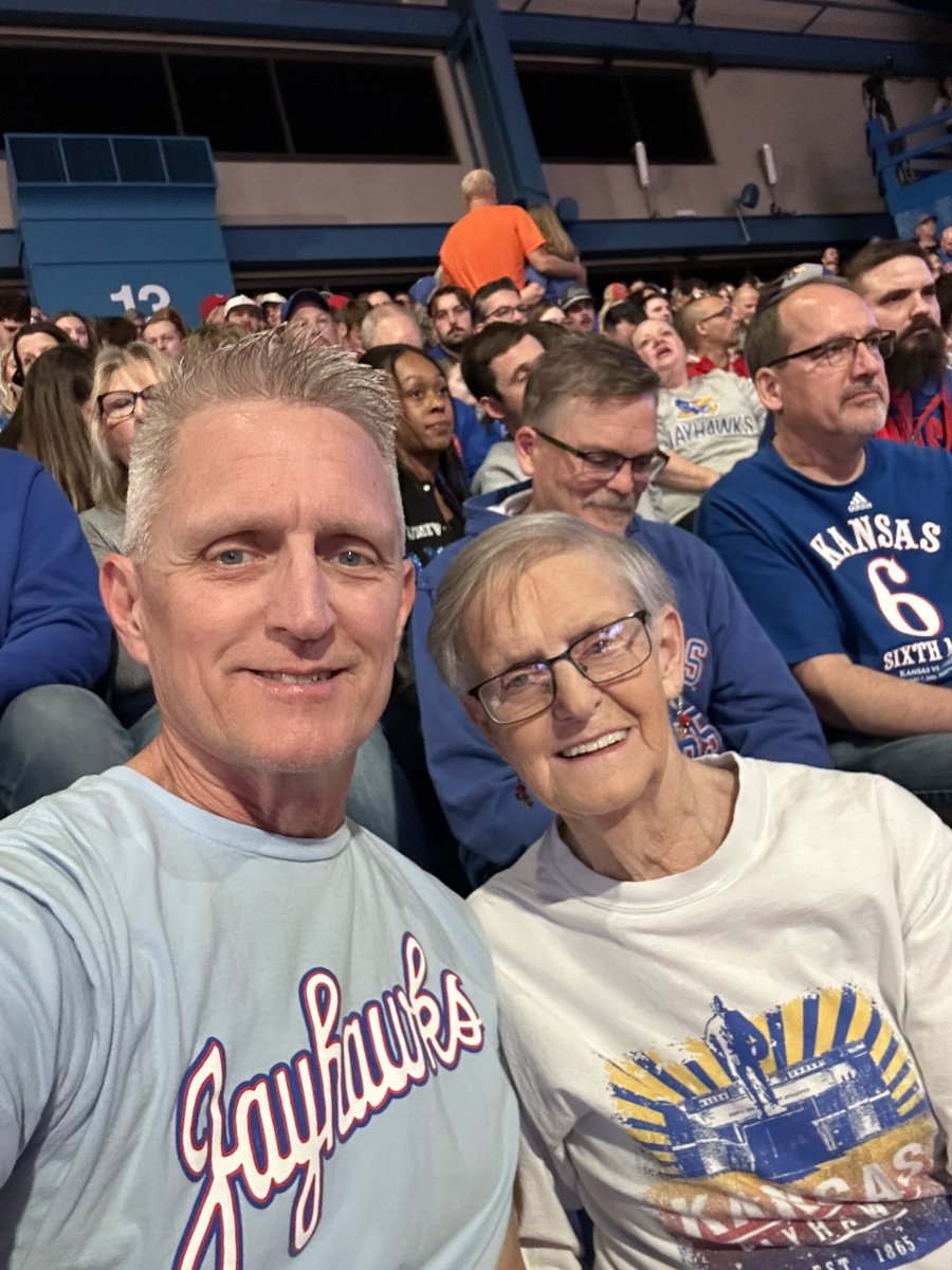 mcwalberg's tweet photo. #kusuperfan https://t.co/N3YaGjEJlQ