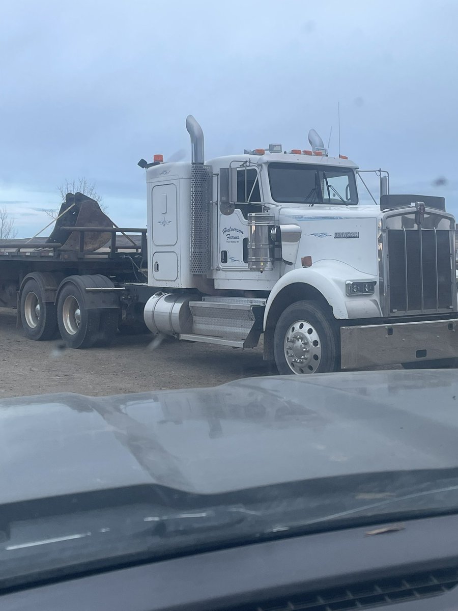 funkinator97's tweet image. Bought this truck a couple hours from, guy took a check and let me take the truck and title, then was nice enough to drive my pickup to another town so a buddy could pick it up for me

Gotta love small town Montana