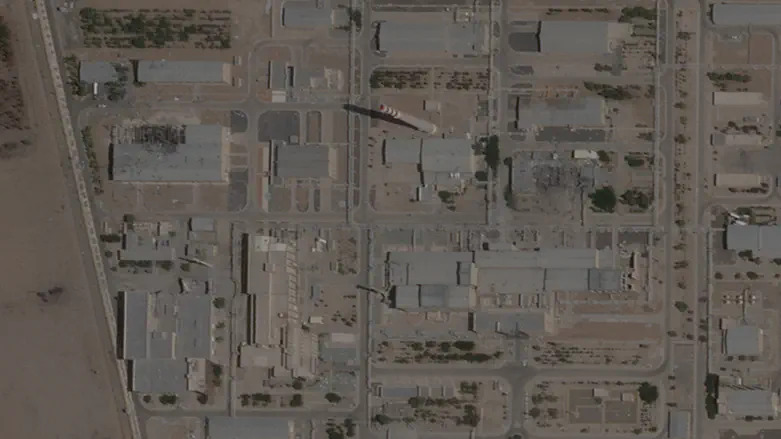 Irandiasporaa's tweet image. New satellite footage shows Iran taking steps to protect Isfahan nuclear site - Israel National News dlvr.it/TQsS8s #Iran #Isfahan #NuclearProtection #SatelliteImagery #ISIS