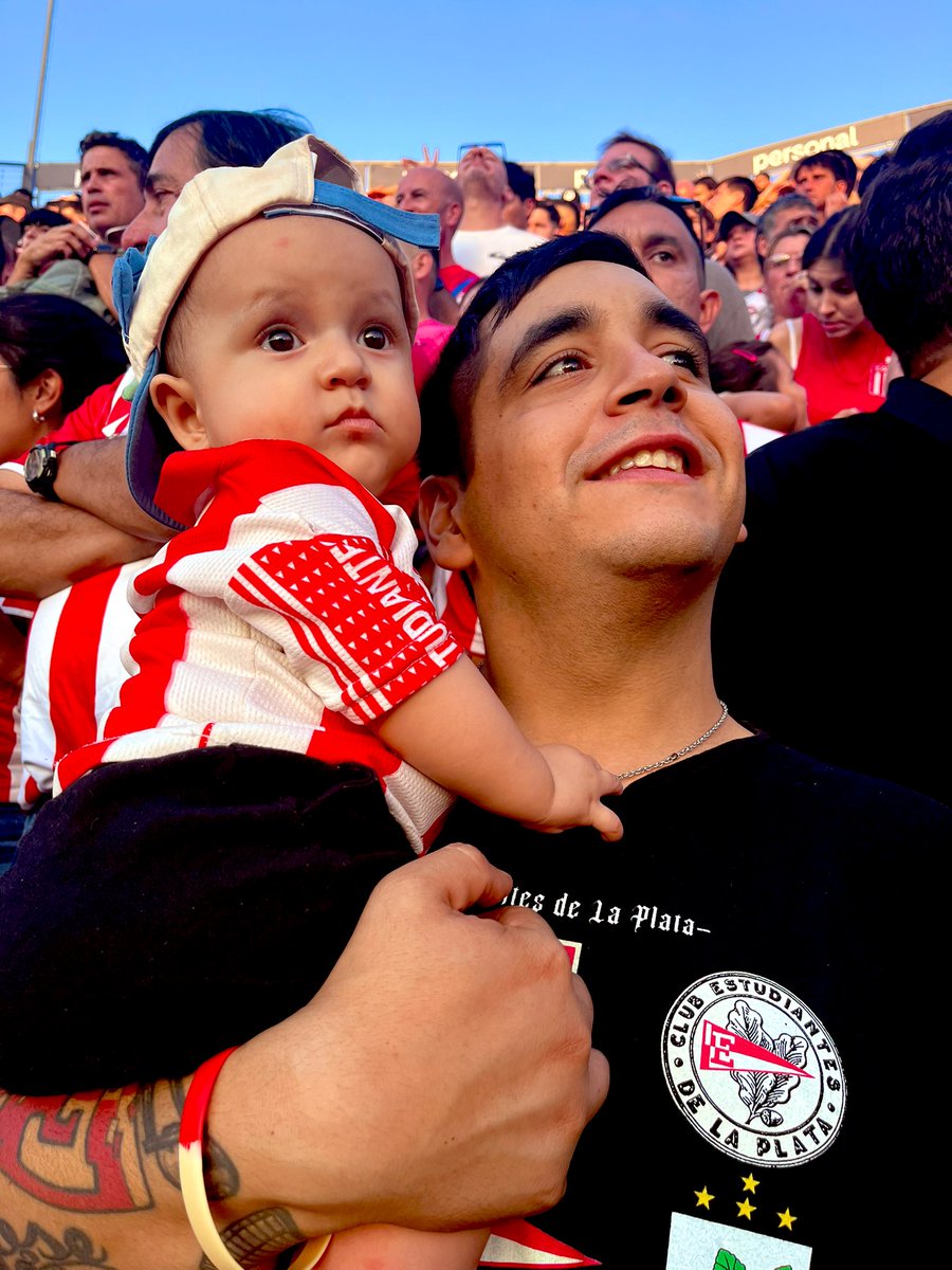 micky_edlp's tweet photo. Le di todo lo que siempre anhelo. Una familia un hijo varón que se llame como el Dr y pinchas! Hoy me dijo “gracias vas a ser mi reina toda la vida, te debo todo” Todo por vos y por que seas feliz Jesús te amo! https://t.co/41hkJIeGag