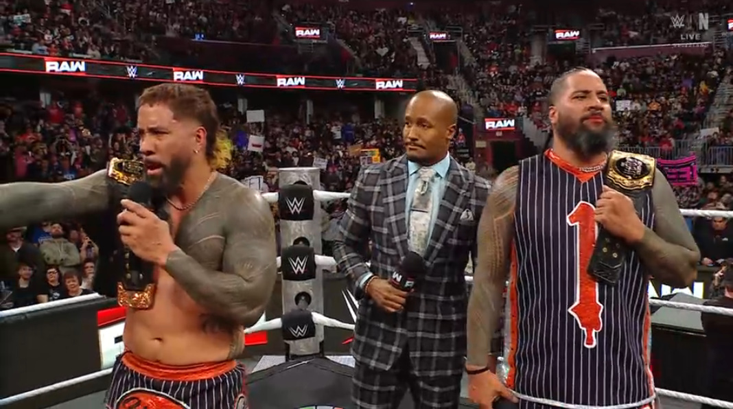 theusotwinzcom's tweet photo. #WarningShot #DayOneIsh #WWERaw https://t.co/9tPzsU4Uvd