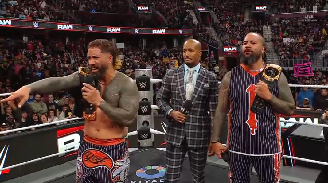 theusotwinzcom's tweet photo. #WarningShot #DayOneIsh #WWERaw https://t.co/9tPzsU4Uvd