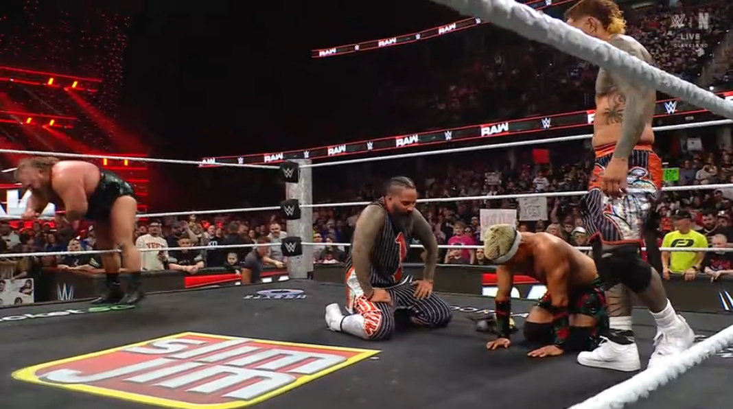 theusotwinzcom's tweet photo. #WarningShot #DayOneIsh #WWERaw https://t.co/L0i7LFCzFK