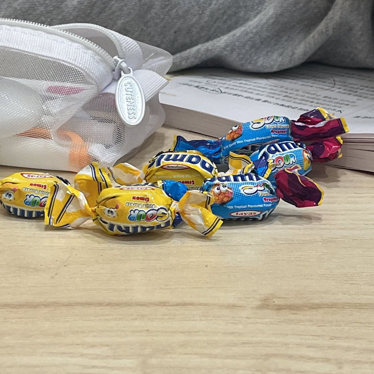 onezeroii's tweet image. 진짜 마싯는 사탕 추천 … 앉은자리에서 열개순삭가능+넘맛있어서 과외학생도 줬어요…