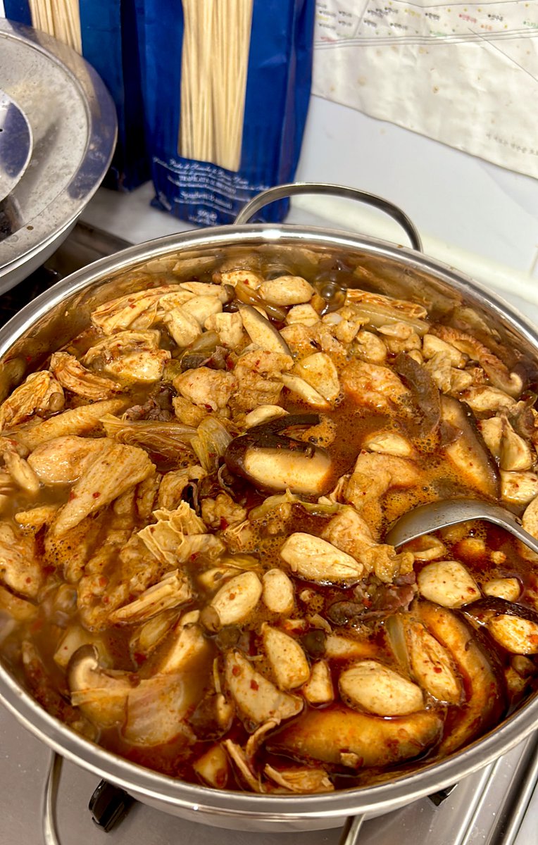 아침부터 마라탕 끓이는 아줌마 어떤데?