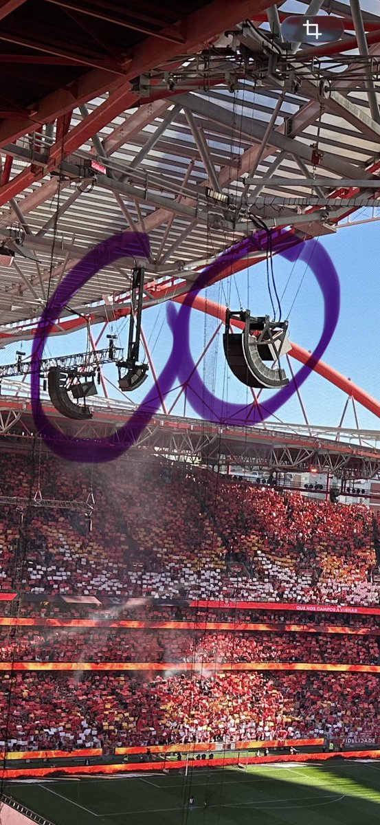 CoLuNaS? NuMa BaNcAdA vIsItAnTe? NuM eStAdIo De FuTeBoL?
Que atrocidade