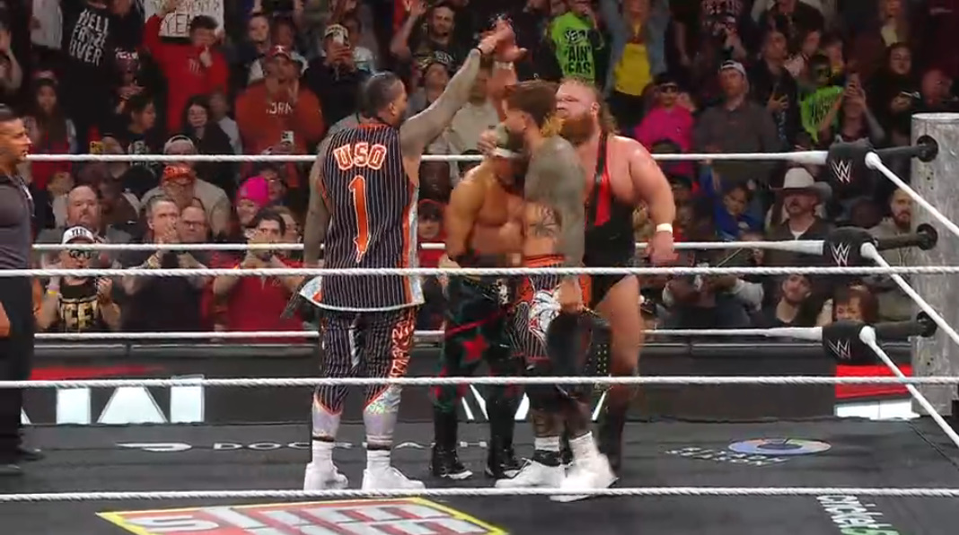 theusotwinzcom's tweet photo. #WarningShot #DayOneIsh #WWERaw https://t.co/LXQdQsd9OL