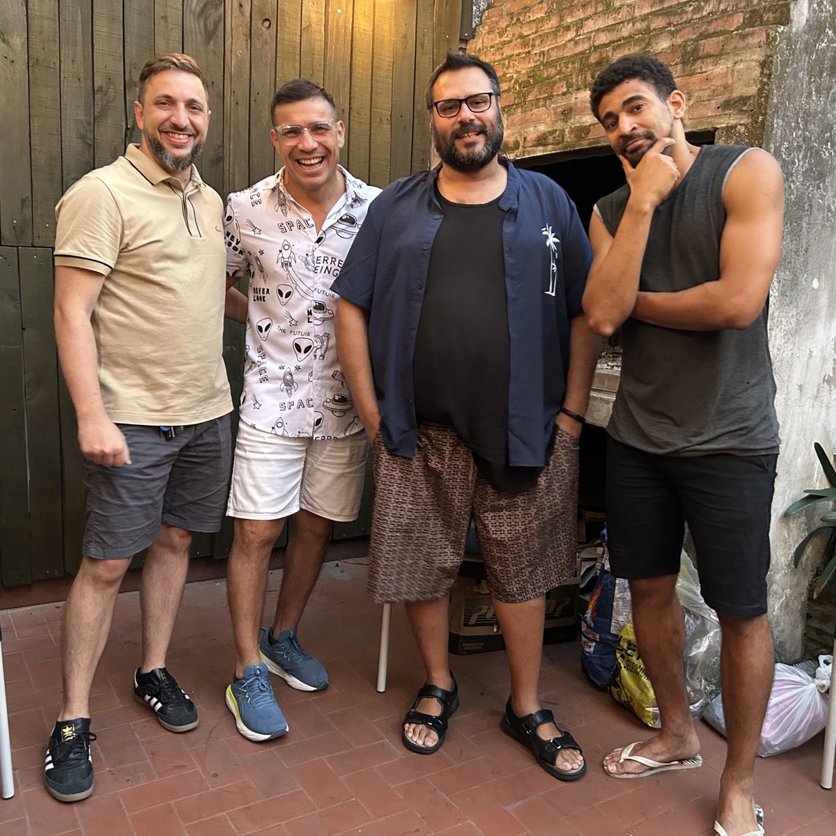 Good people.

<a href="/nicolasbiffi/">Nicolas Biffi</a> 
<a href="/maravillabox/">Sergio Martínez</a> 
<a href="/tipitoenojado/">Tipito Enojado</a>