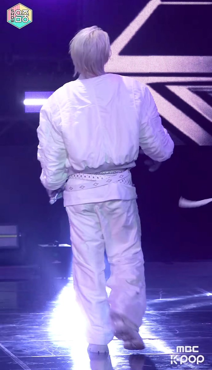 보통 남자들도 엉덩이에 벨트 걸친 코디를 하나?