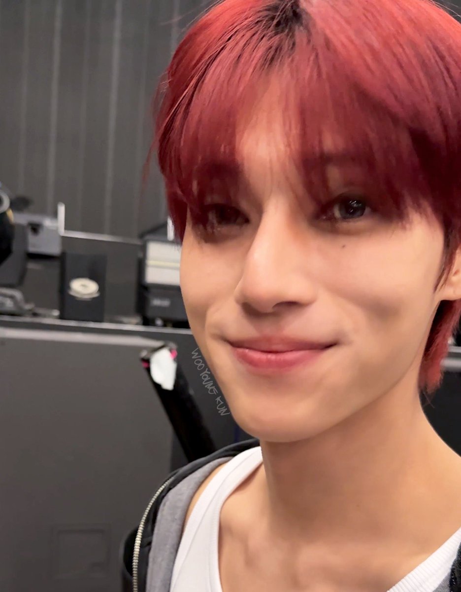 wooyogie's tweet image. HE HAS STARS IN HIS EYES