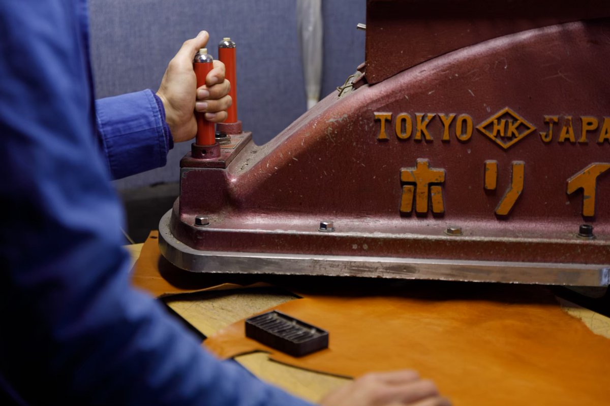 需要が減れば産地は衰退するしかありません、積み上げてきた技術が途絶えてしまえば、今後復活することはほぼありません

当ブランドでなくても良いので、日本製の靴を是非手に取ってみてください👍
#日本製 
#モノづくり