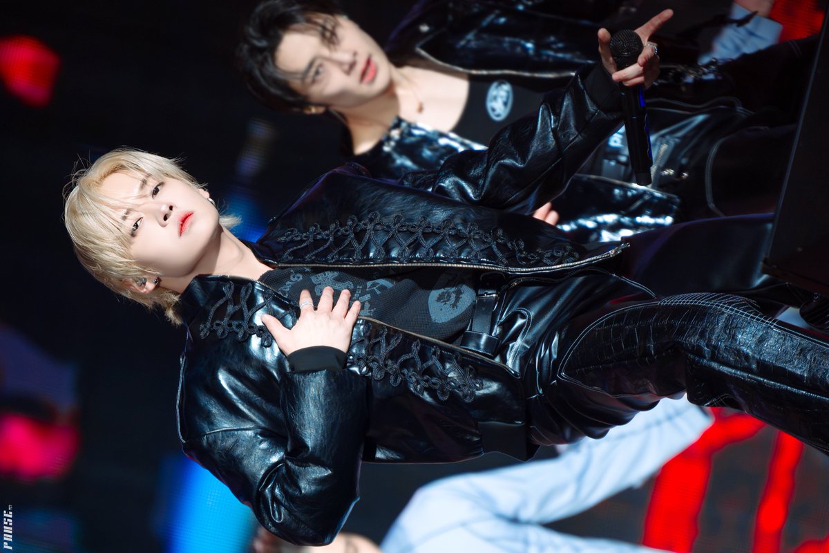 𝑷𝑨𝑼𝑺𝑬. tweet media