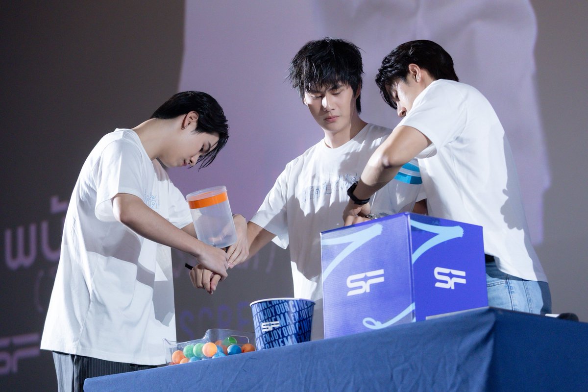 🤩บรรยากาศความสนุกเกินบรรยาย
JIMMY, SEA, AVOCEAN, WINNY, SATANG, SAMRUAY พร้อมแฟน ๆ
ในรอบพิเศษ #SFFriendsScreening 
HUMAN RESOURCE พนักงานใหม่ (โปรดรับไว้พิจารณา) 
ที่ SFW เซ็นทรัลเวิลด์ 

📸ผู้โชคดีสามารถดาวน์โหลดภาพ GROUP PHOTO ได้ตั้งแต่วันนี้ - 17 ก.พ. 69
คลิกดาวน์โหลดภาพ 👉