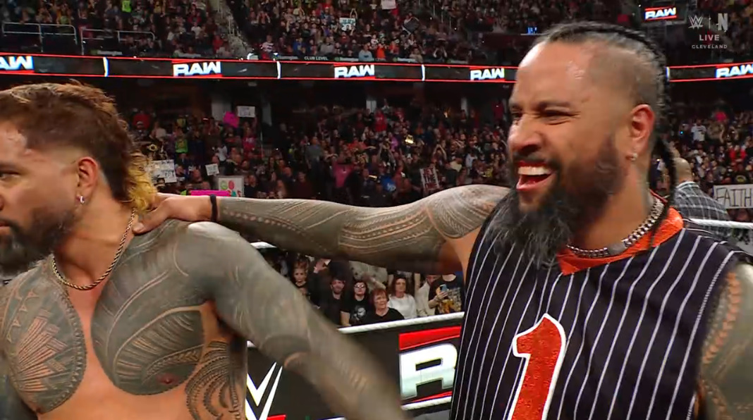 theusotwinzcom's tweet photo. #WarningShot #DayOneIsh #WWERaw https://t.co/R8BKiws2Ew