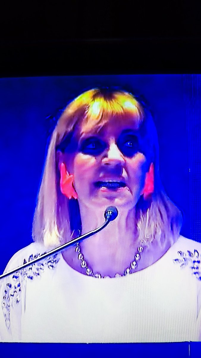 Nenoflash's tweet photo. #PremiosEstrellaDeMar #teté #mardelplata Cuando sos Teté y no te importa nada y te clavas 2 ✴️✴️ CU LO NAS 🌊🫢🙃 https://t.co/JeImd7rzSq