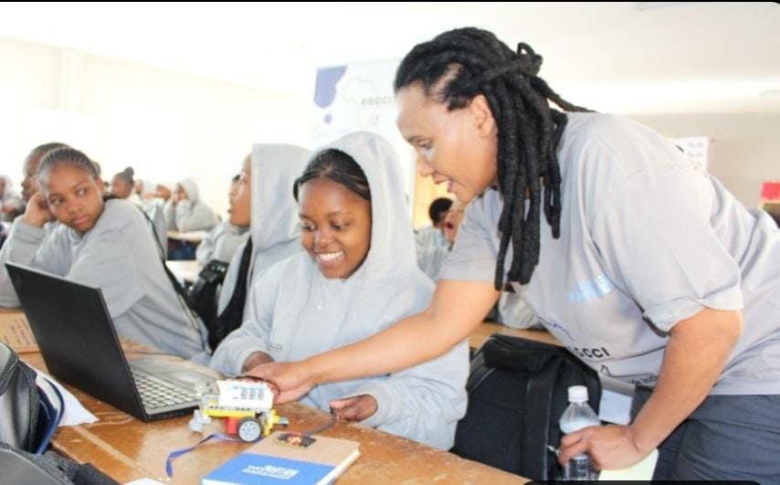 Emiltechshow's tweet photo. African women are coding the future through initiatives like SheCodesAfrica &amp; WomenInTechZA. Shattering ceilings, building tomorrow. 

We celebrate their brilliance — AFRICA CODES FOR THE WORLD.  

@Emiltechshow
 #WomenInTech #AfricanWomenInTech #GenderInTech #AfricaCodes https://t.co/BoDy8QRVsC