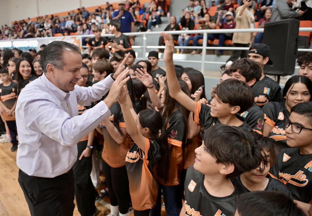 Todo el éxito a los más de 700 deportistas hermosillenses que nos representarán en la etapa estatal de las Olimpiadas Nacionales 2026. 

Me dio mucho orgullo abanderar hoy a la selección más grande en la historia de nuestra ciudad: récord en número y también en disciplinas.

Su