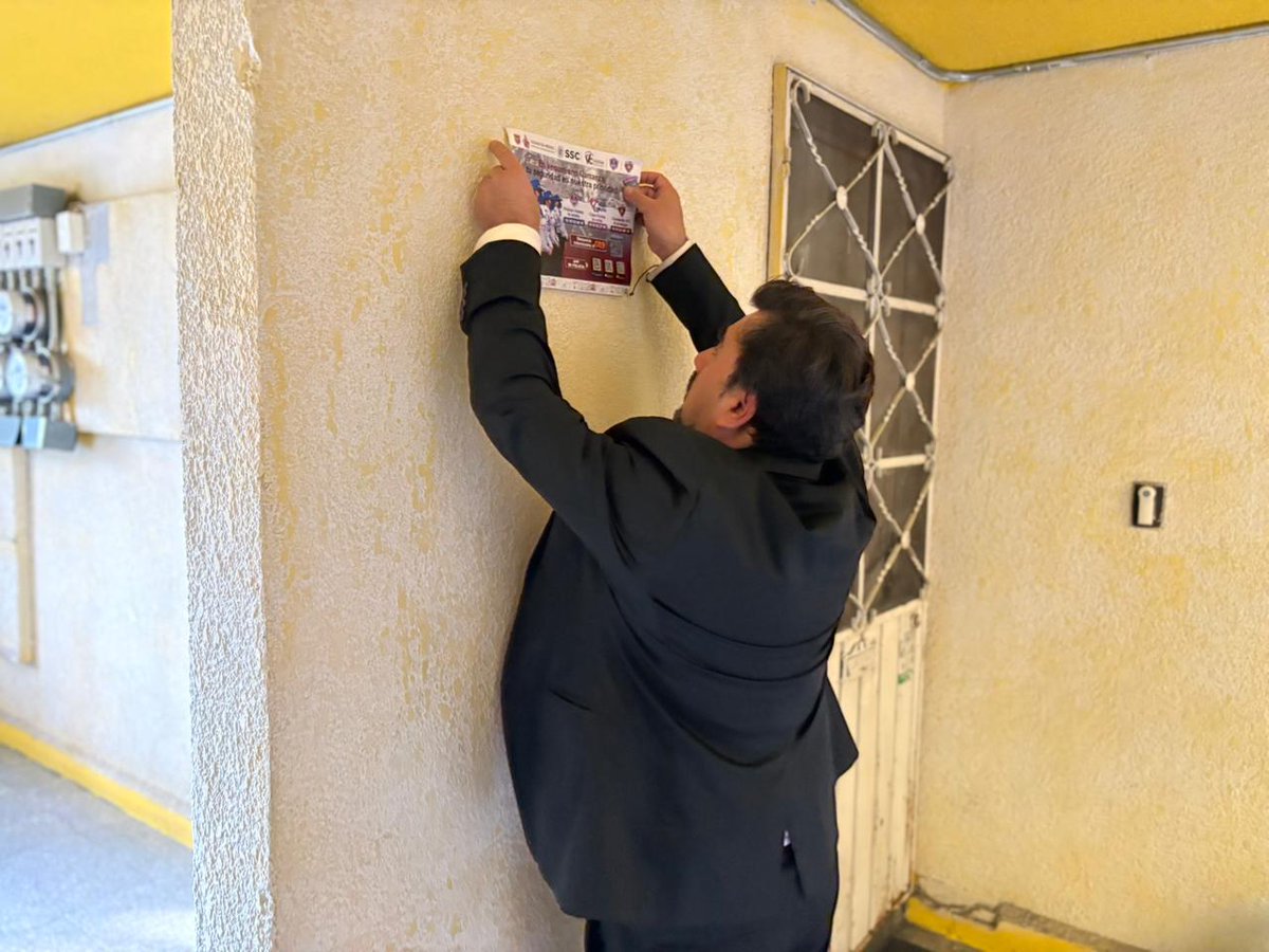 evelyn_parraA's tweet photo. Casa por Casa sigue dando resultados. Recorremos la Unidad Kennedy, secciones B y D, acercando información y servicios a nuestras vecinas y vecinos.
Casa Violeta: 55 55 52 27 05
Policía Violeta / Comando VC: 55 55 52 68 10
Extorsión: 089 | Emergencias: 911
#CasaPorCasa #VC https://t.co/JXQeZ6gvWc