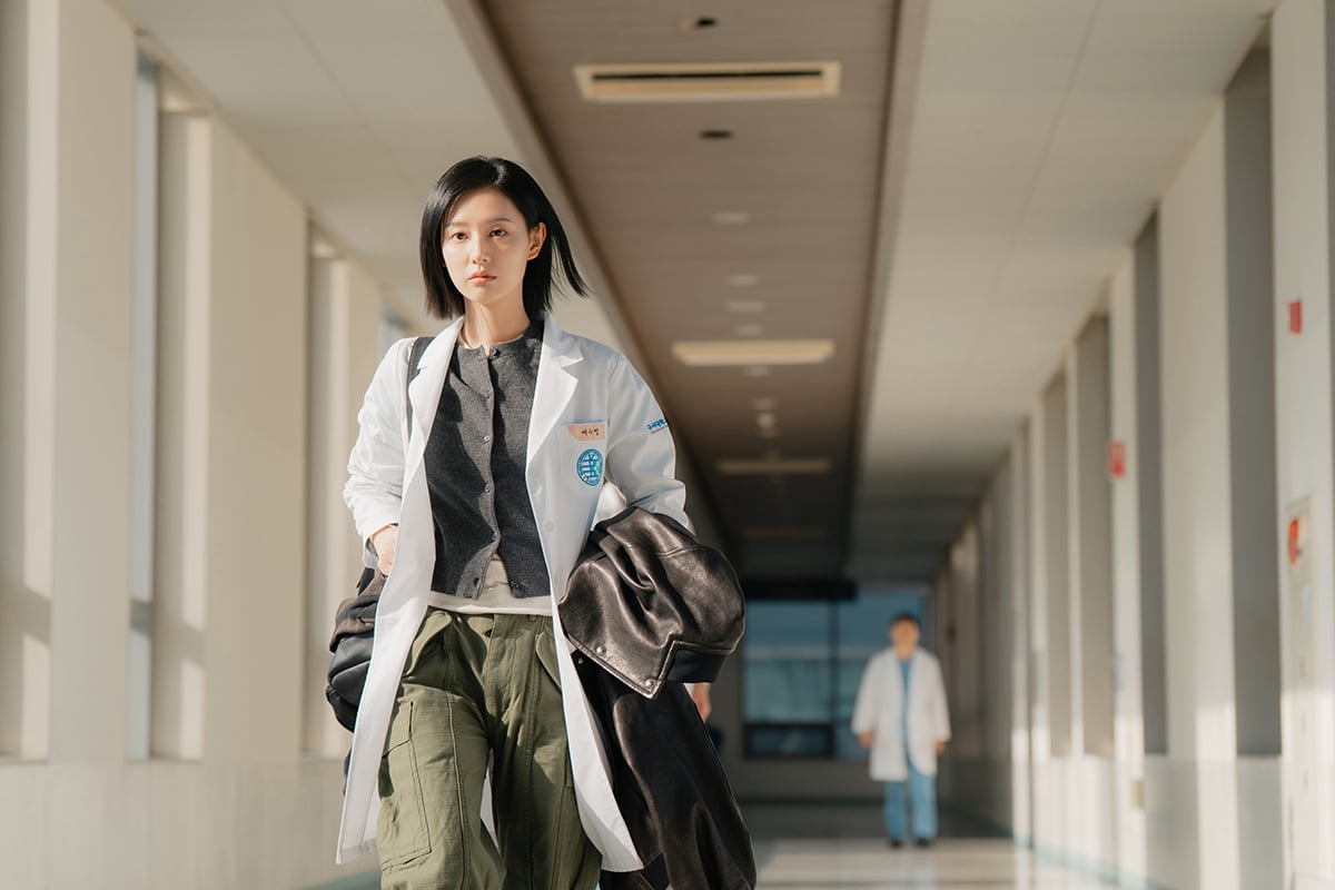 kdrama_menfess's tweet photo. Sneak peak Kim Jiwon sebagai dokter untuk •kdm• berjudul Doctor X: The Era of the White Mafia uda keluar. Ini drama female centric ya. Whos excited? https://t.co/CUpc2mtA8Z
