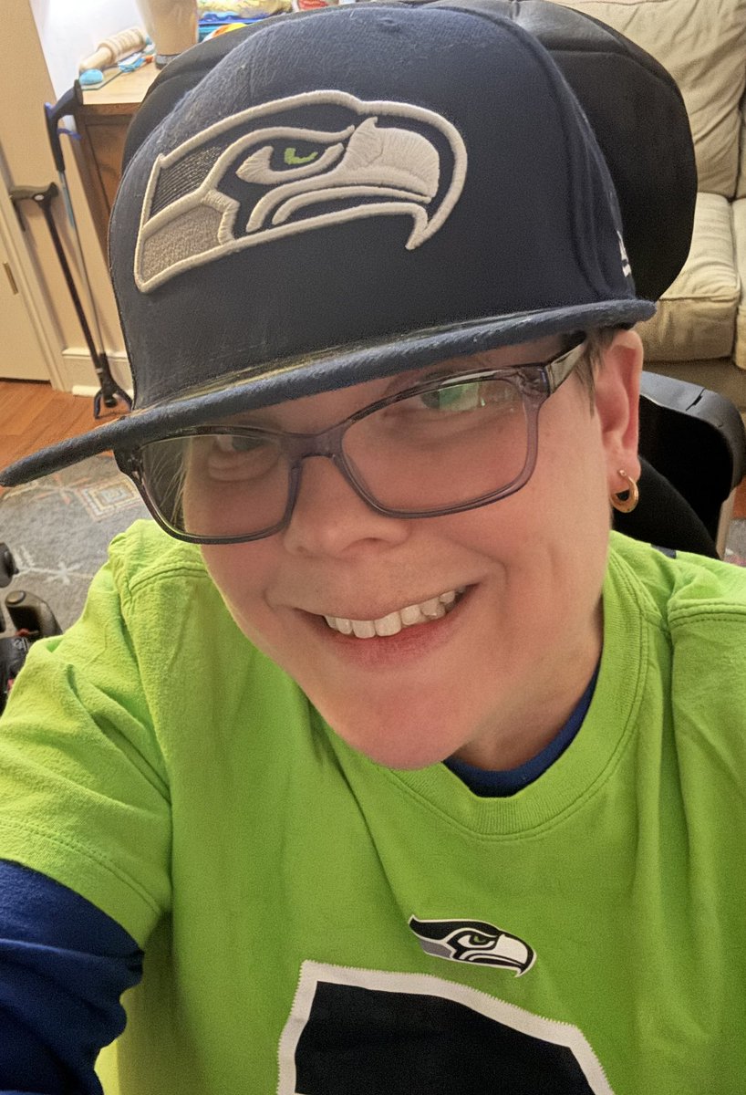 A BillsMafia base layer and a 12th (wo)Man outer layer yesterday. 😍🦬💙💚💙