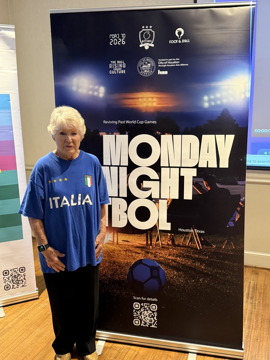 GlennDavisSoc's tweet photo. Great night Monday Night Futbol 
at the Italian Cultural and Community Center as we aired the 1990 official FIFA Film!

Wonderful turnout  and great hosts!
@artistbetirri !

#MondaynightFutbol #SoccerMatters SoccerMatters https://t.co/UghbYM6izF
