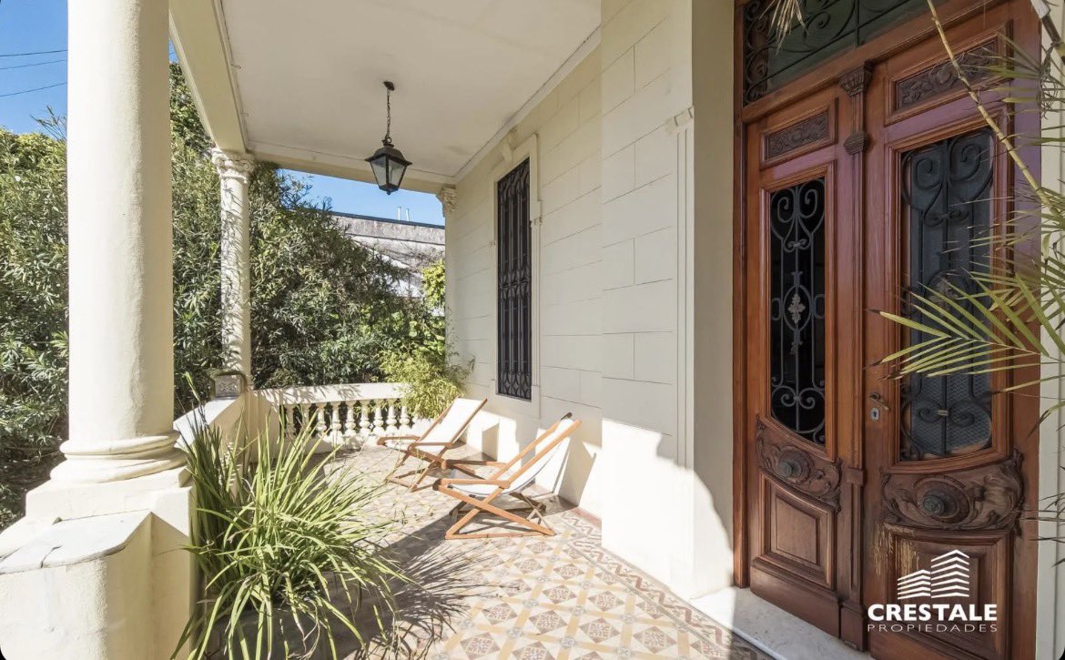 En Mercado Libre venden esta joya que está en Rosario por 485.000 dólares. Adentro está impecable. A quien vaya a comprarla lo/la felicito.