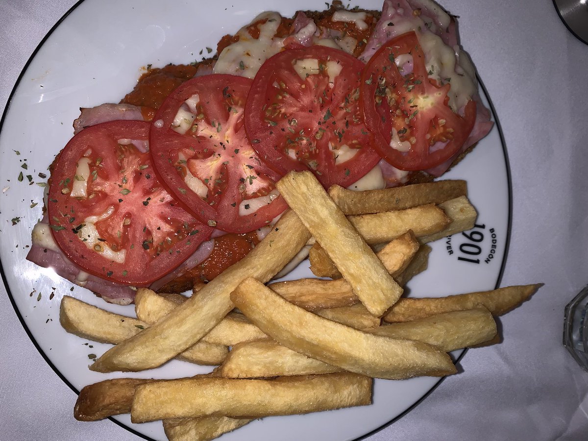 CUARENTA Y CINCO MIL PESOS ESTA MILANESA!!!! 

Es lo menos serio que vi en mi vida