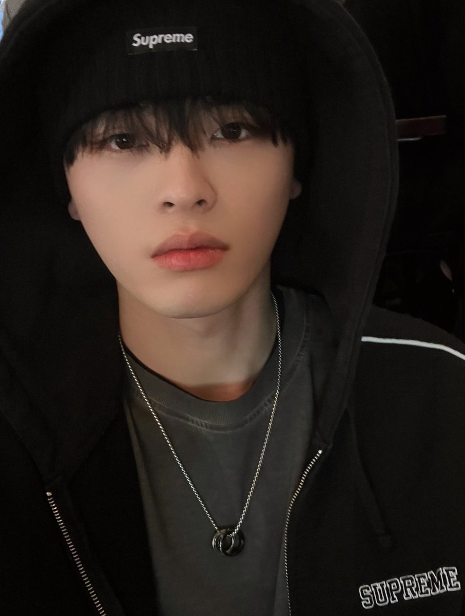 anjun_lev's tweet photo. 친구랑 같이 선물한 DIESEL 👔 입어 주고 있어 🥹
진짜 너무 잘 어울려!!
귀엽고 ���있는 준원 최고야 🌟‼️ https://t.co/xUOC66iREL