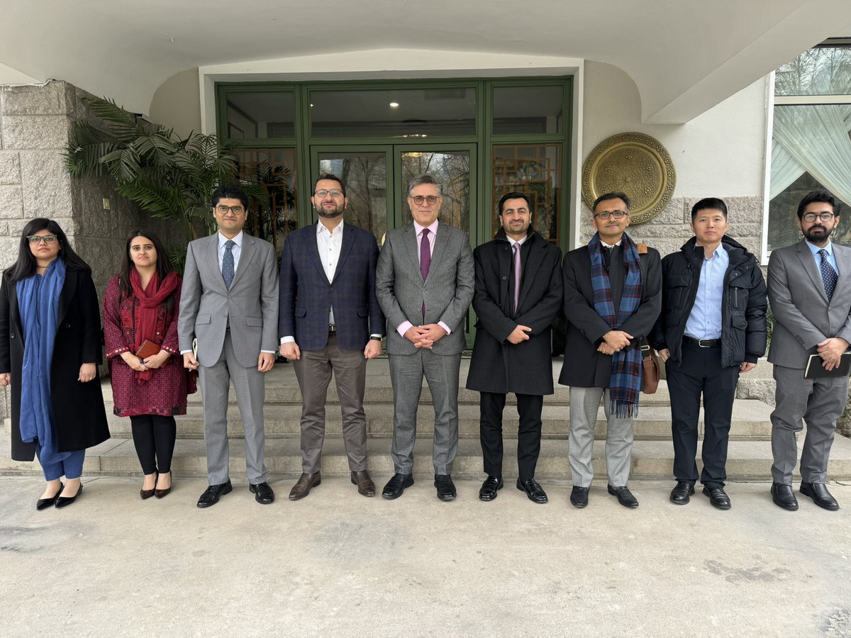 Pleased to host a delegation from <a href="/EngroFoundation/">Engro Foundation</a> once again at Pakistan House, this time led by Mr. Abdul Samad Dawood, Vice Chairman &amp; CEO. Had fruitful discussion on emerging opportunities for B2B linkages between the two countries, and avenues to further deepen 🇵🇰🇨🇳 trade