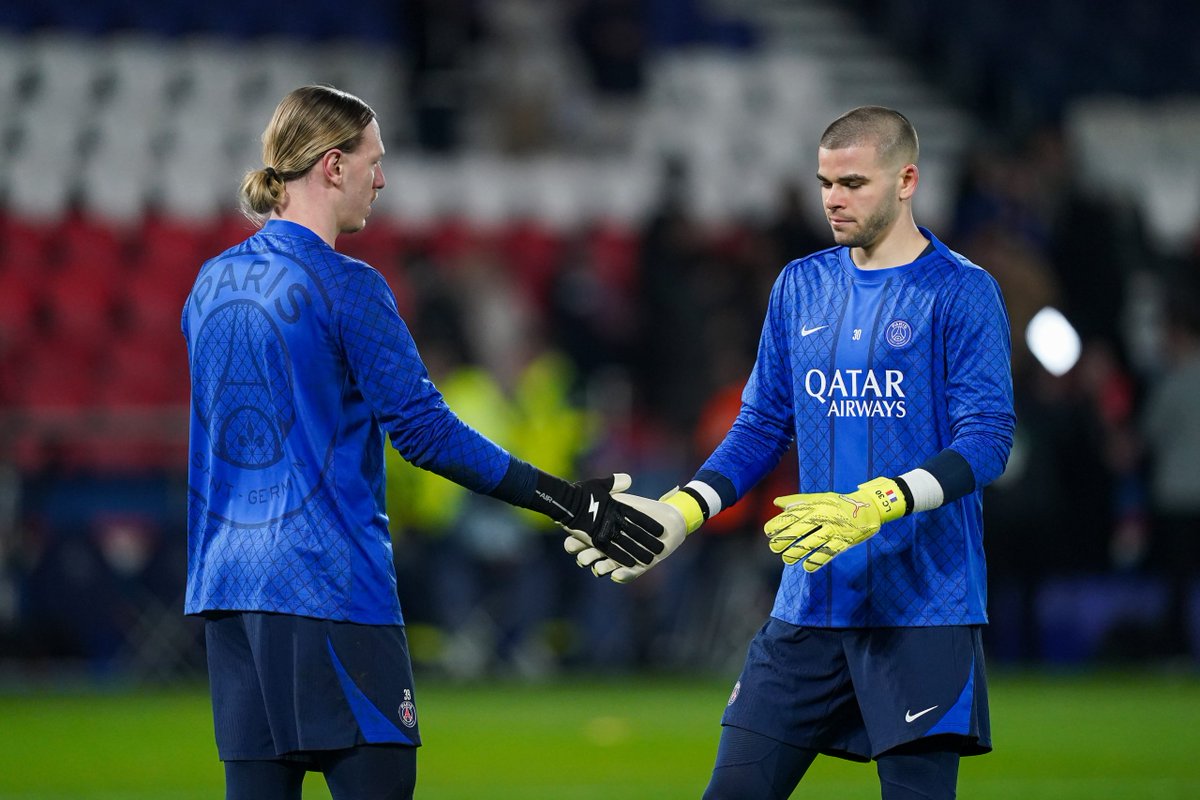 ParisFansfr's tweet image. 🔴🔵 Le #PSG reste confiant pour #Chevalier au moyen terme

Sa place en Equipe de France n'est pas encore vraiment remise en cause, mais s'il reste numéro 2 sur le reste de la saison il pourrait bien manquer la Coupe du Monde

@RMCSport

➡ parisfans.fr/autour-du-psg/… ⬅