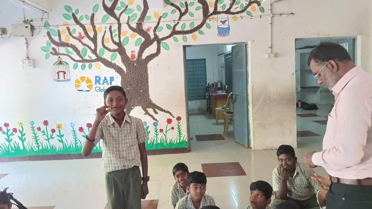 આજ રોજ આયુષ્માન આરોગ્ય મંદિર વડીયા તથા સેજાના ગામમાં NDD રાઉન્ડ અંતર્ગત આંગણવાડી,પ્રાથમિક શાળા, માધ્યમિક શાળા માં બાળકો ને આલબેન્ડાઝોલ ગોળી આપવામાં આવી.<a href="/TeamHealthMalia/">Team Health Malia_Junagadh</a> .