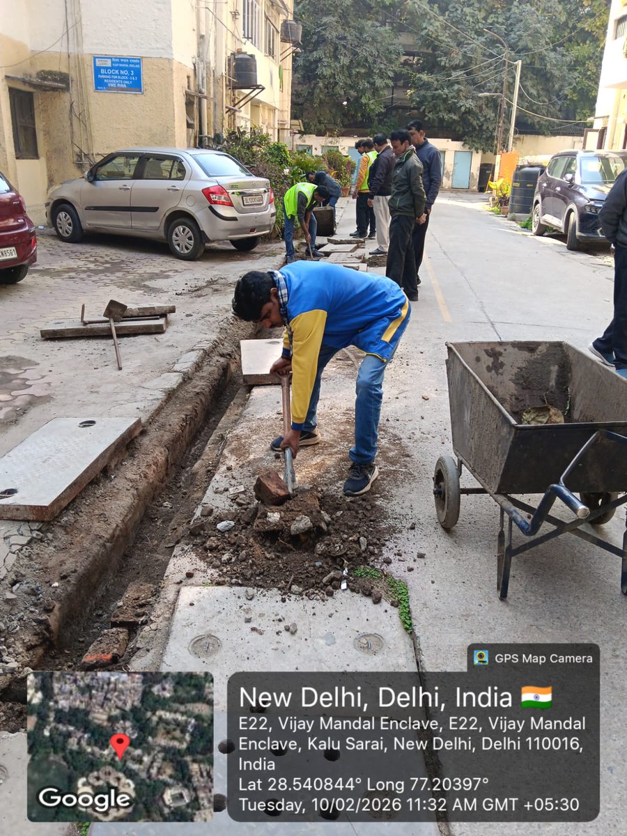 Desilting of drains Vijay mandal kalu sarai gate - no 2.